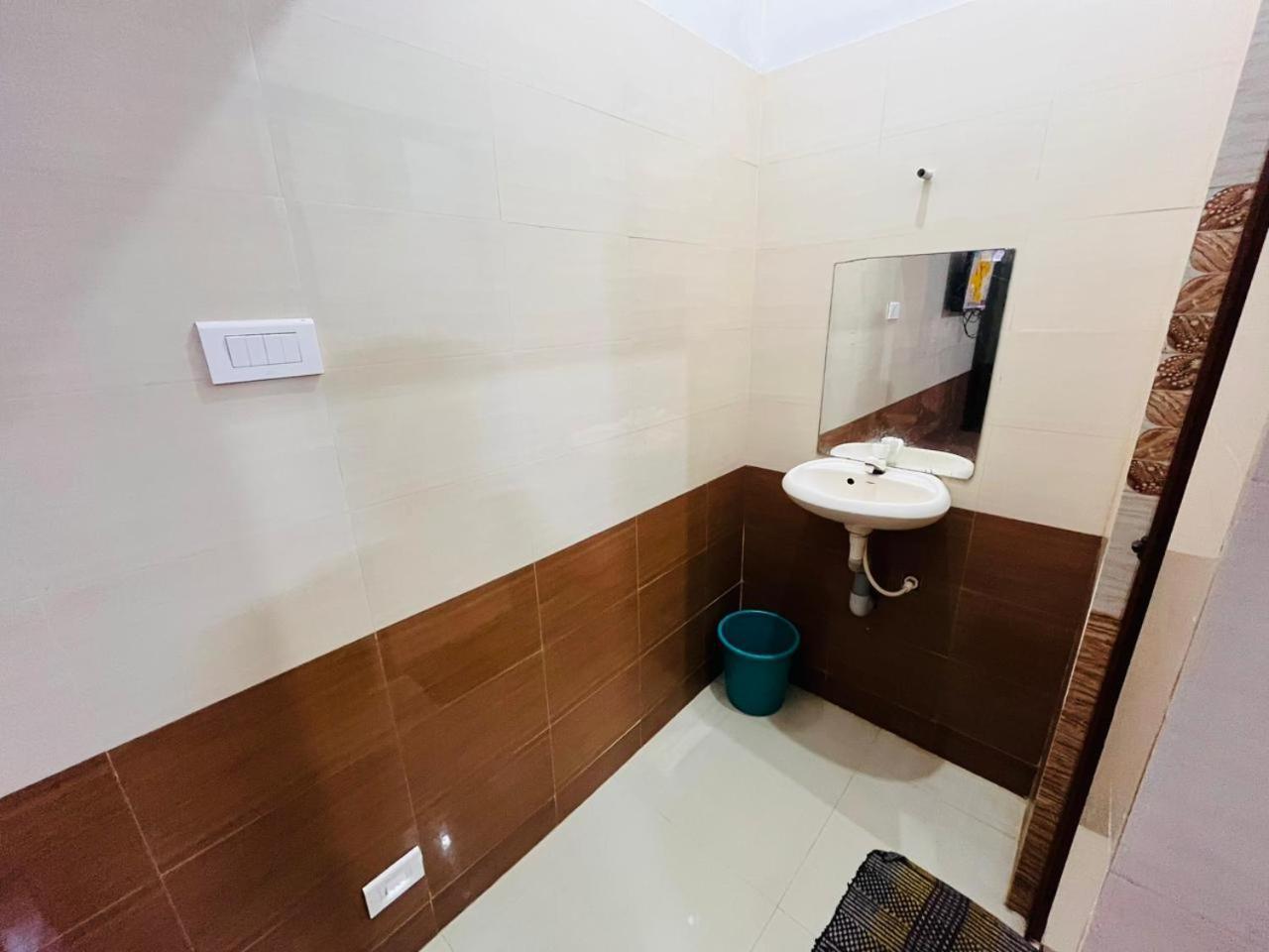 Velanganni Vinodth Homestay Esterno foto